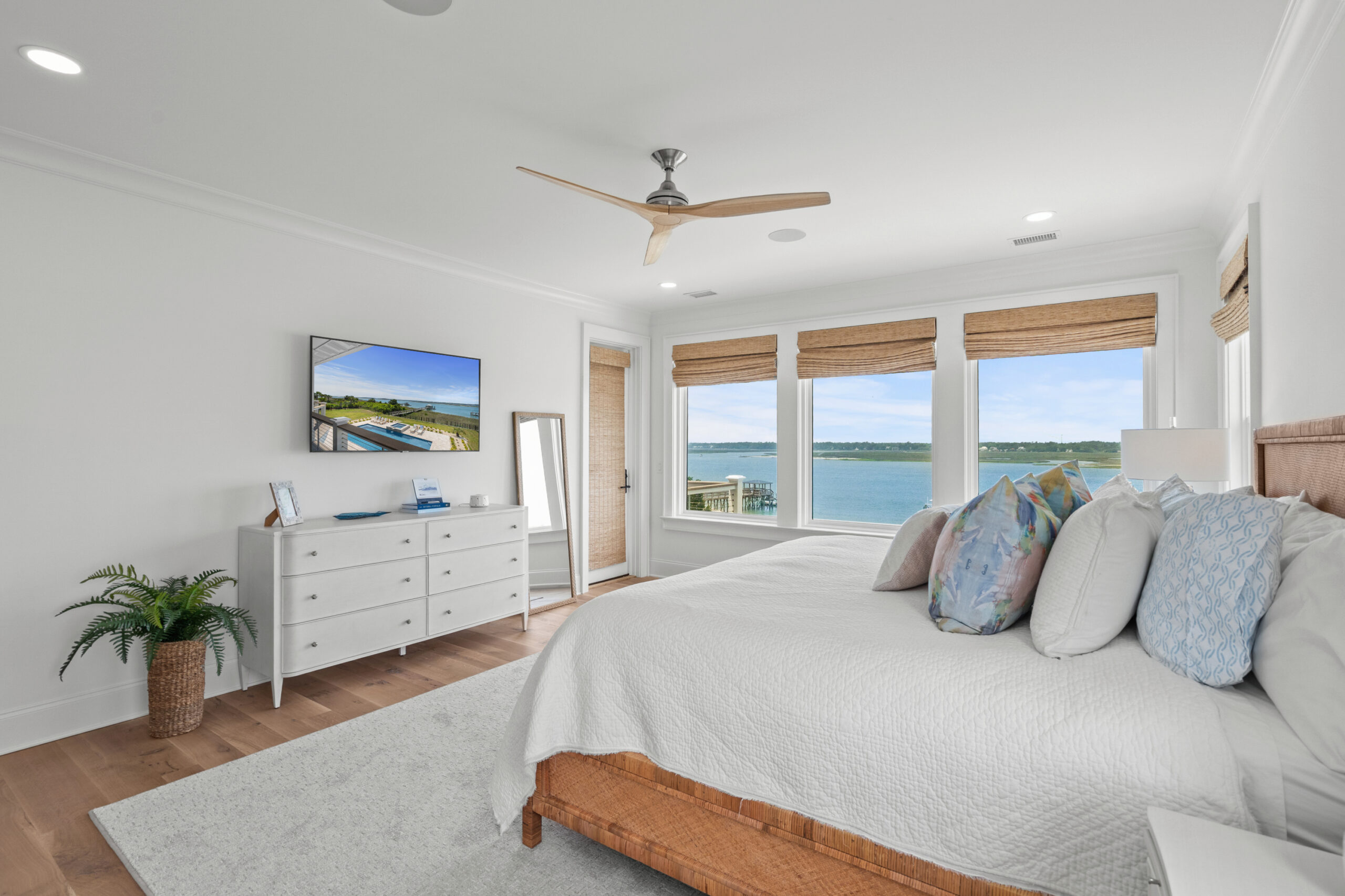 Interior bedroom of monthly rentals on the South Carolina Grand Strand